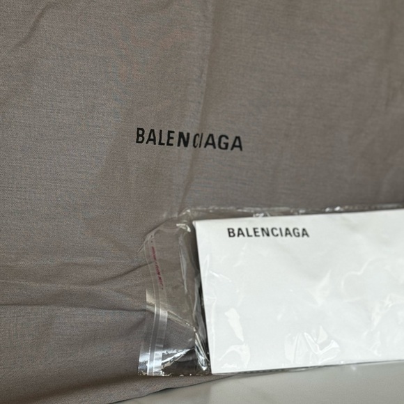Authentic Balenciaga Small Black White Logo Tote Bag with Pouch - Picture 10 of 10